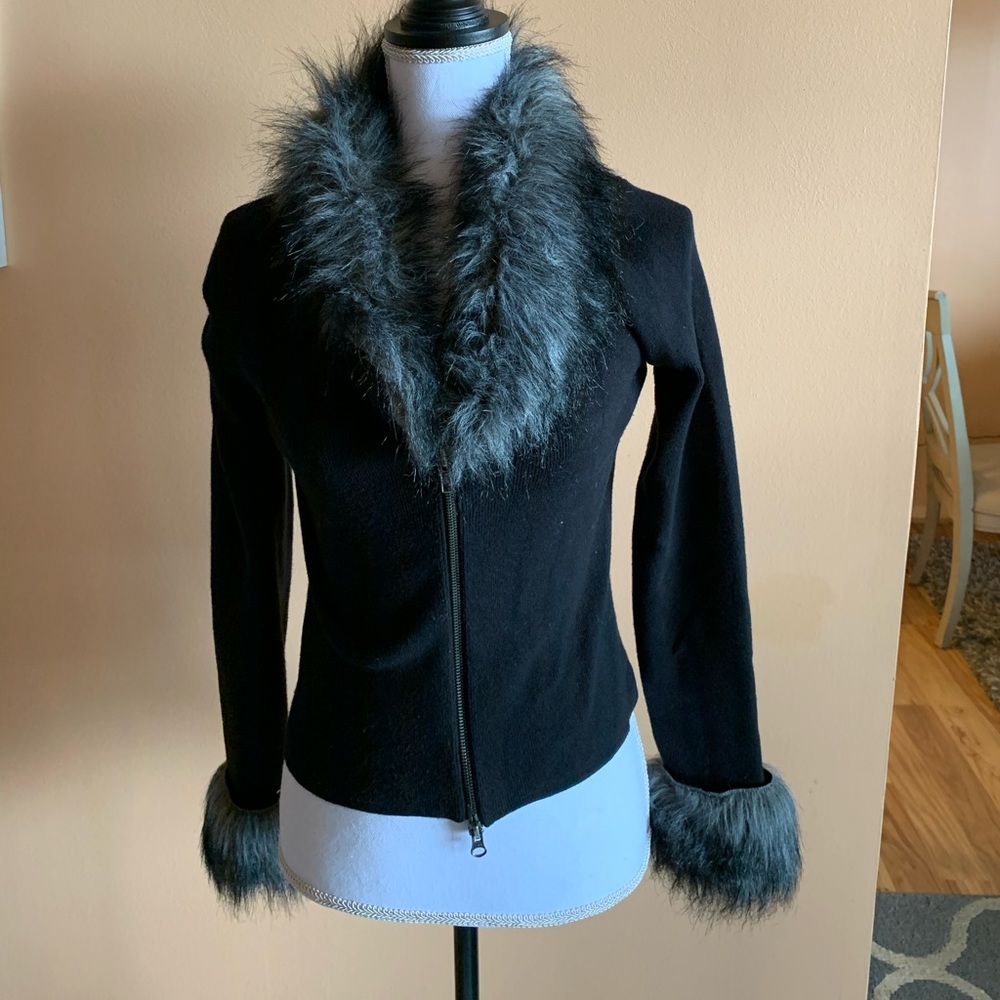 Beautiful black sweater with faux fur
